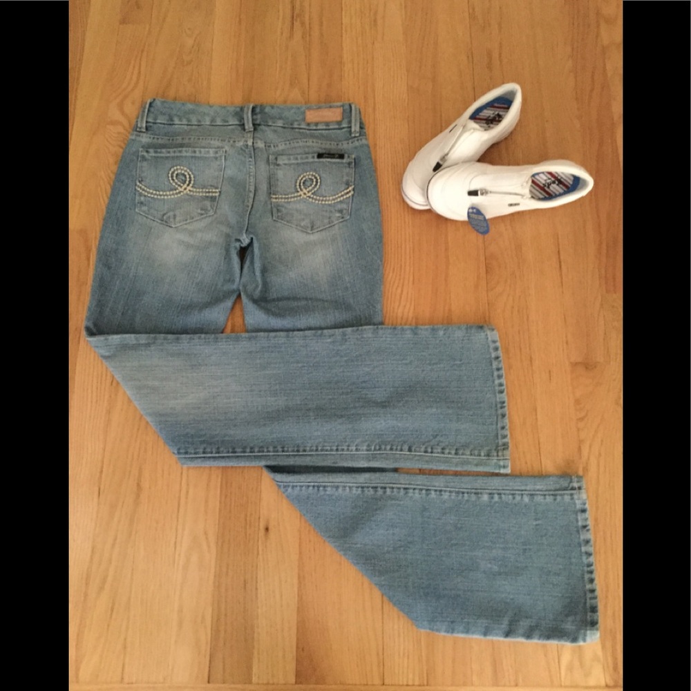 Seven7 Light Wash Bootcut Denim Jeans, Size 27